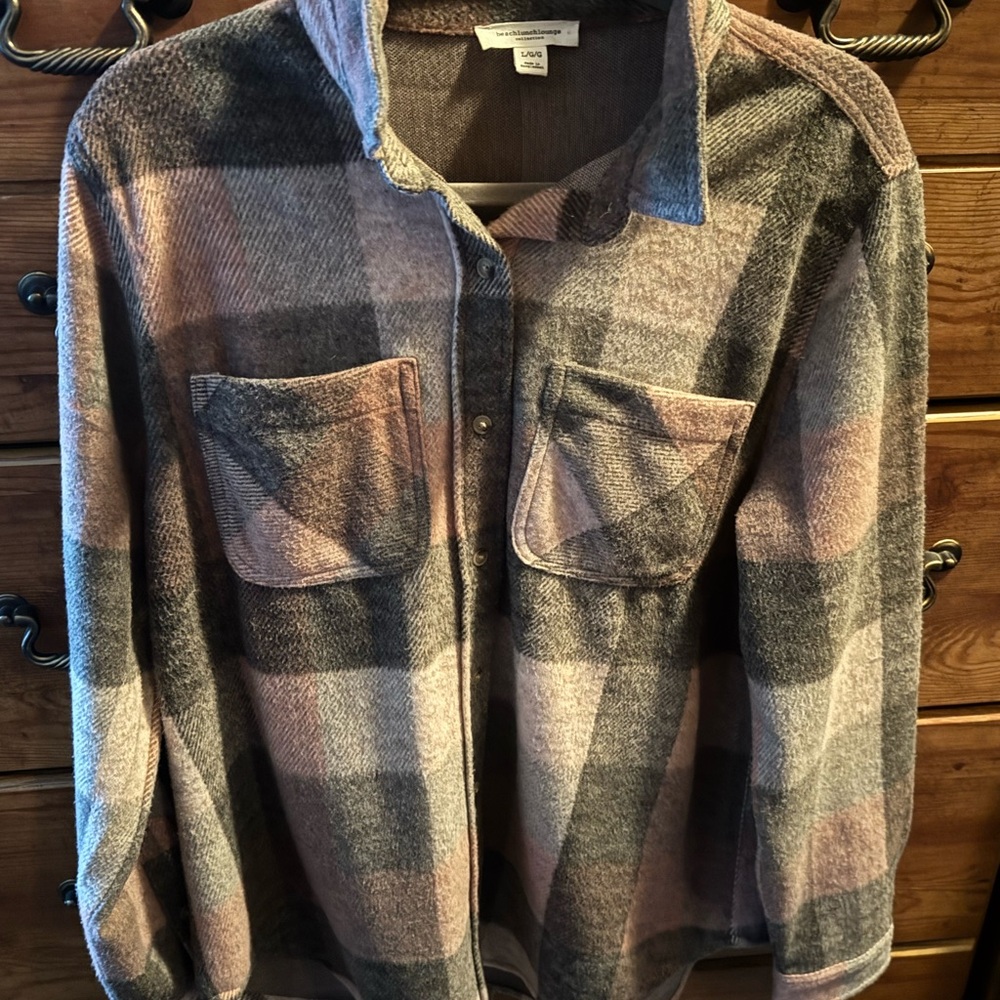 beachLunchLounge - Cozy Plaid Button-Up Shirt Jacket Gray & Dusty Pink